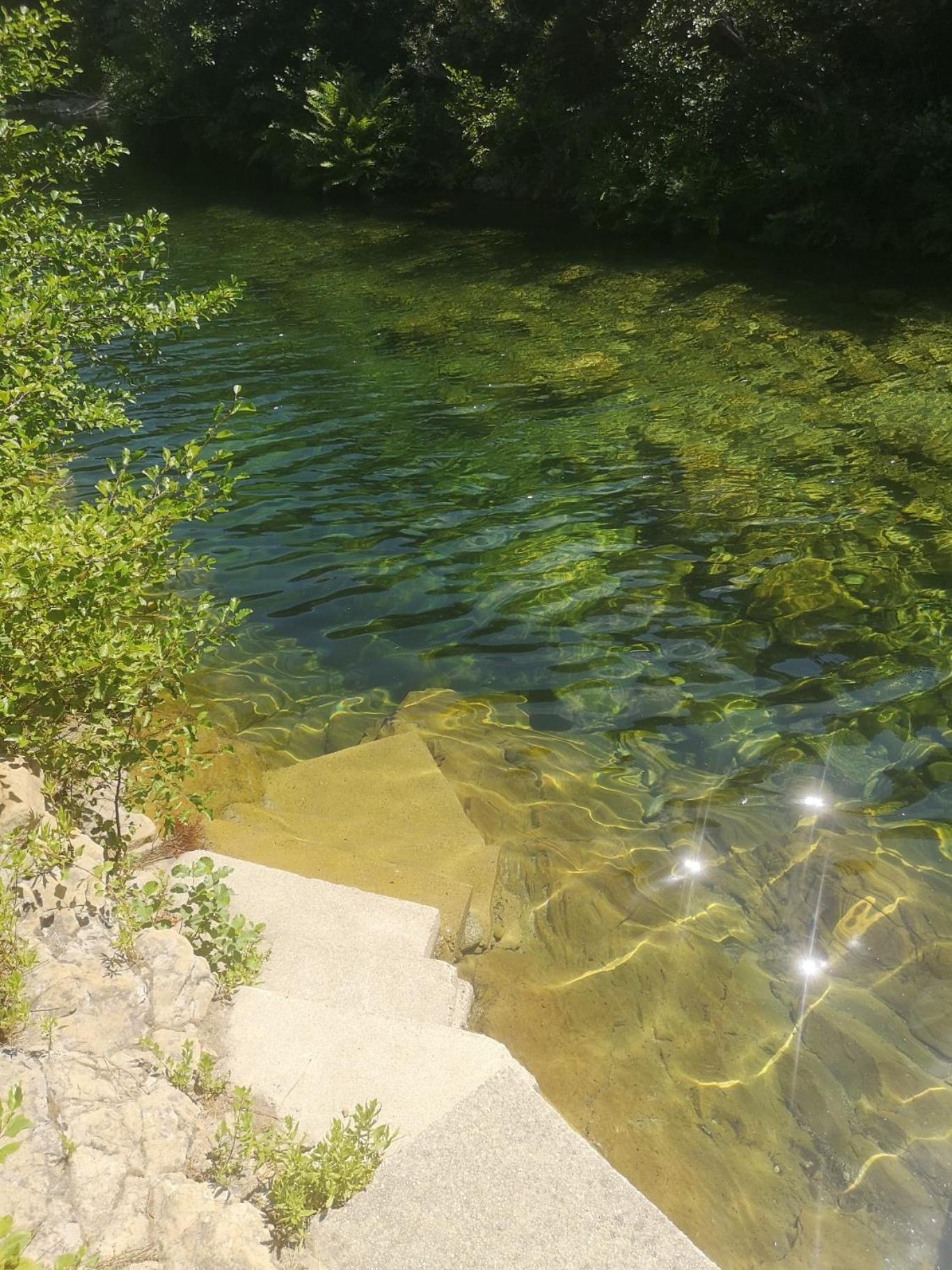 Villa Les Pieds Dans L'Eau Le Pont du Travo Exterior photo